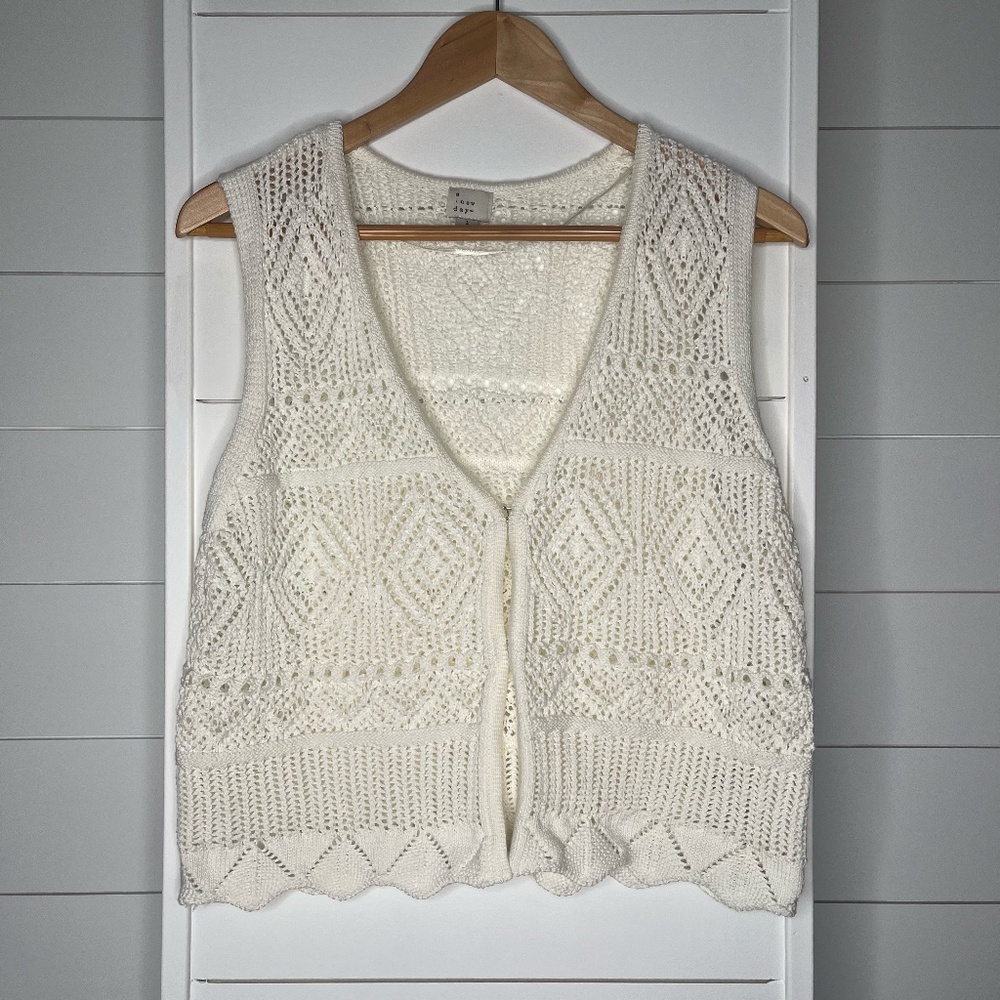 Cream A New Day Sweater Vest Size Large